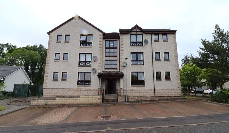 16 Tulloch Square Dingwall IV15 9UA