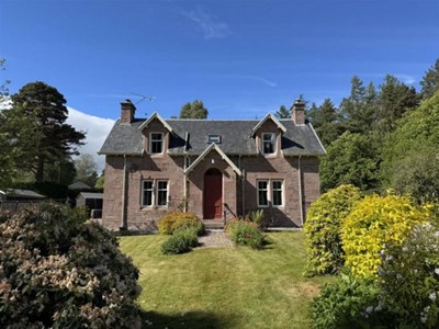 Station House, Tore, 