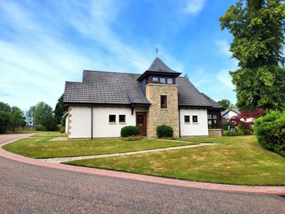 16 Grant Place, Firhall Nairn